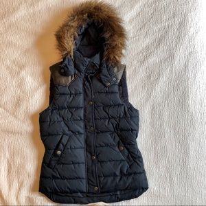 H&M navy puffer vest w/ detachable fur lined hood